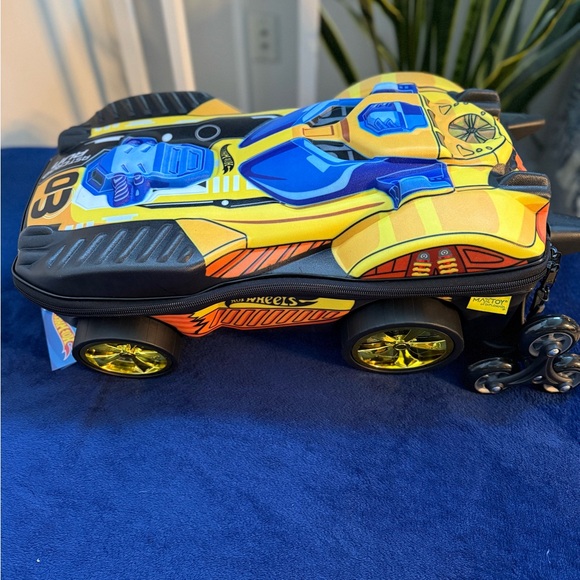 HOT WHEELS Dune-A-Soar travel over head luggage/...